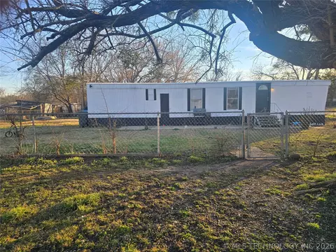 415 Russell St, Caddo, OK 74729