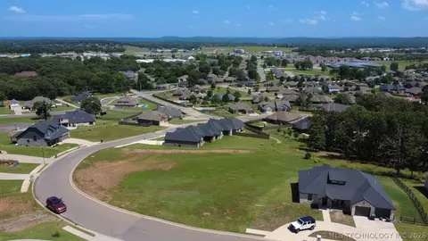 540 Woodlands Dr, Tahlequah, OK 74464