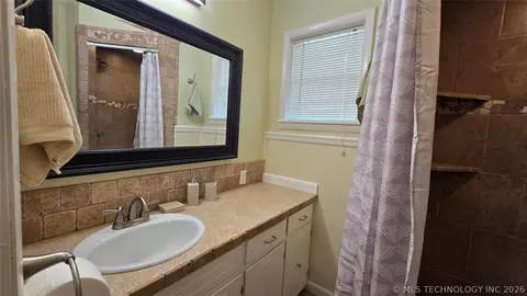 Bath - 411 S 3rd, Eufaula, OK 74432 photo 2 of 6