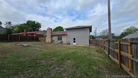 Exterior - 411 S 3rd, Eufaula, OK 74432 photo 6 of 8
