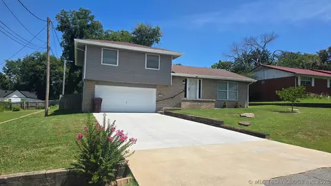 Exterior - 411 S 3rd, Eufaula, OK 74432 photo 3 of 8