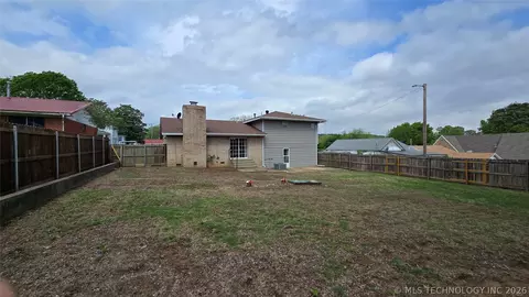 Exterior - 411 S 3rd, Eufaula, OK 74432 photo 5 of 8