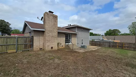 Exterior - 411 S 3rd, Eufaula, OK 74432 photo 4 of 8