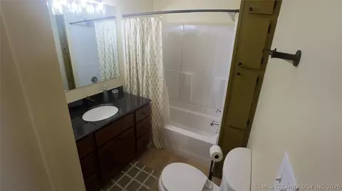 Bath - 411 S 3rd, Eufaula, OK 74432 photo 5 of 6