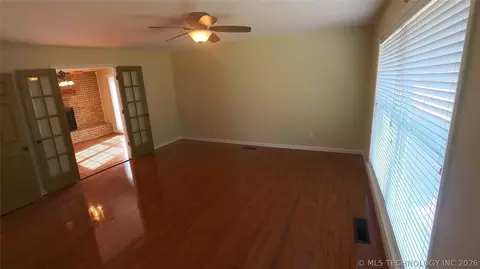Living - 411 S 3rd, Eufaula, OK 74432 photo 8 of 11