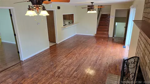 Living - 411 S 3rd, Eufaula, OK 74432 photo 2 of 11