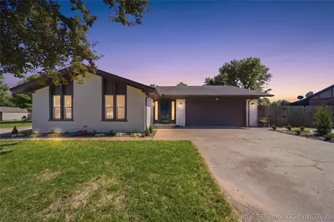 21908 W 11th St, Sand Springs, OK 74063