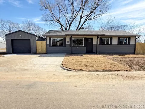 2203 S Poplar St, Sapulpa, OK 74066