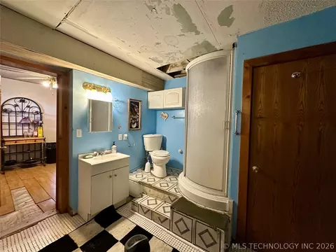 Bath - 5924 Kickapoo Ave, Kingston, OK 73439 photo 3 of 3