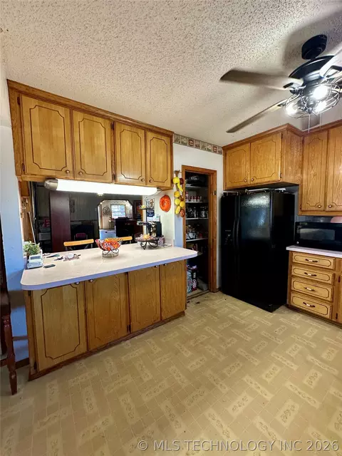 Kitchen - 5924 Kickapoo Ave, Kingston, OK 73439 photo 4 of 7