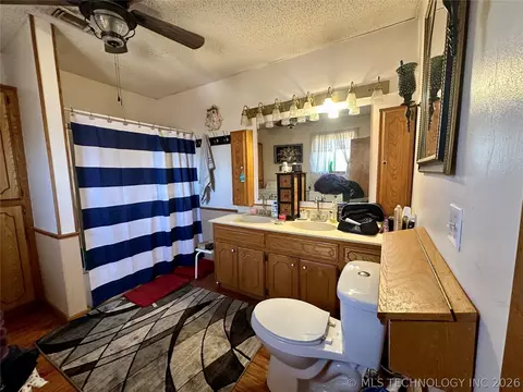Bath - 5924 Kickapoo Ave, Kingston, OK 73439 photo 1 of 3