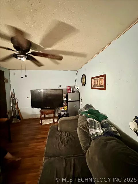 Living - 5924 Kickapoo Ave, Kingston, OK 73439 photo 6 of 6