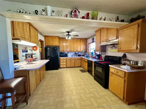 Kitchen - 5924 Kickapoo Ave, Kingston, OK 73439 photo 5 of 7
