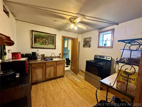 Kitchen - 5924 Kickapoo Ave, Kingston, OK 73439 photo 7 of 7