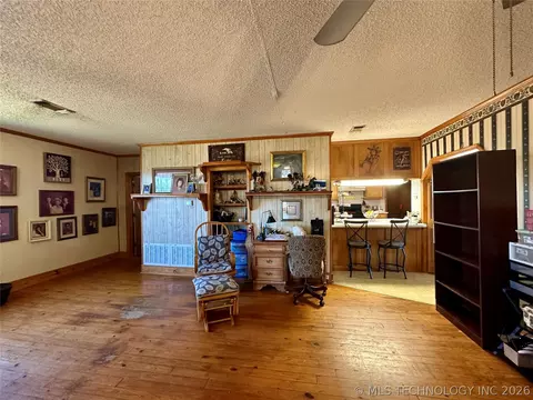 Living - 5924 Kickapoo Ave, Kingston, OK 73439 photo 4 of 6