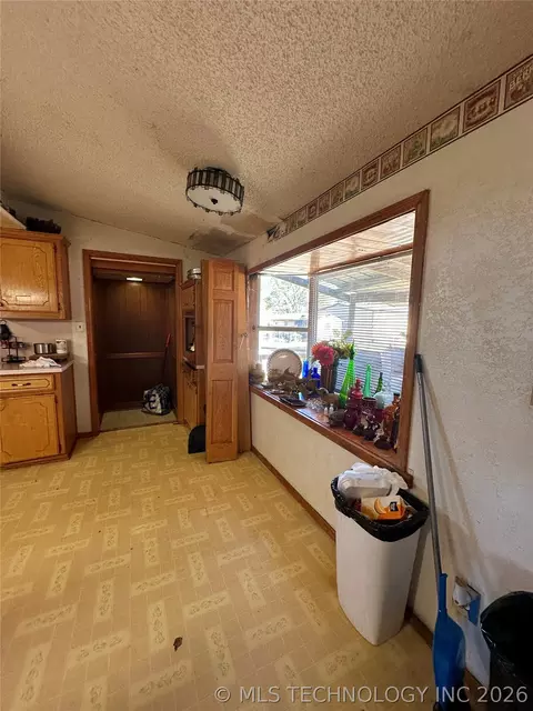 Kitchen - 5924 Kickapoo Ave, Kingston, OK 73439 photo 2 of 7
