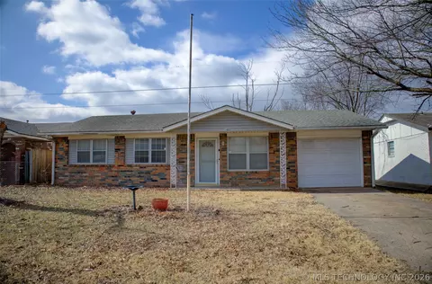 1405 N Lang St, Claremore, OK 74017