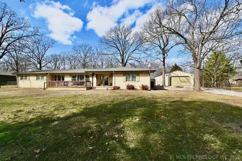 228 E Blue Gill, Paradise Hill, OK 74435