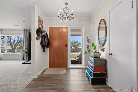 Entry Way - 1506 Crescent Dr, Duncan, OK 73533 photo 1 of 2