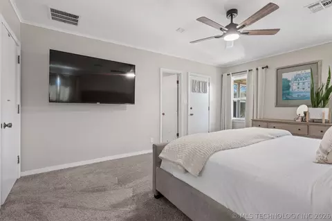 Bedroom - 1506 Crescent Dr, Duncan, OK 73533 photo 2 of 7