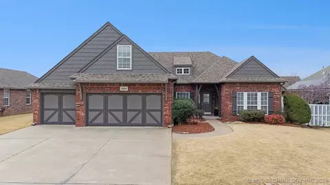 2212 N 12th Pl, Broken Arrow, OK 74012