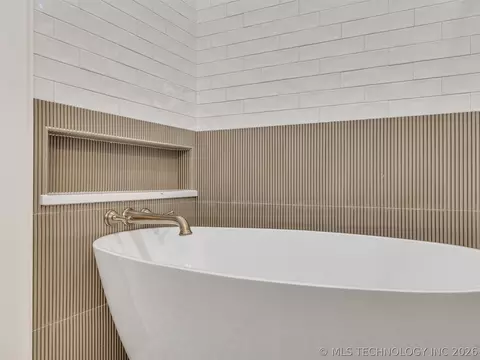Bath - 295 Falcon Tree Loop, Eufaula, OK 74432 photo 6 of 14