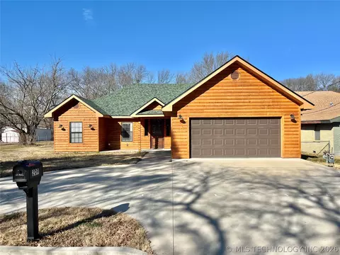 209 9th Ave NW, Madill, OK 73446