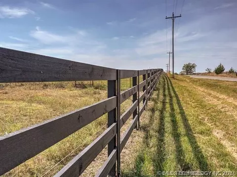 W 52nd Avenue, Sperry, OK 74073