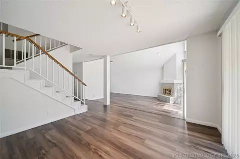 Living - 2948 E 84th Street 39, Tulsa, OK 74137 photo 7 of 8