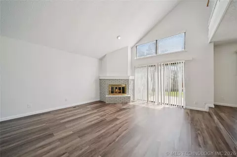 Living - 2948 E 84th Street 39, Tulsa, OK 74137 photo 2 of 8
