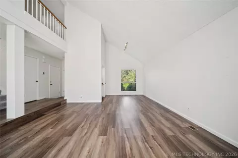 Living - 2948 E 84th Street 39, Tulsa, OK 74137 photo 4 of 8