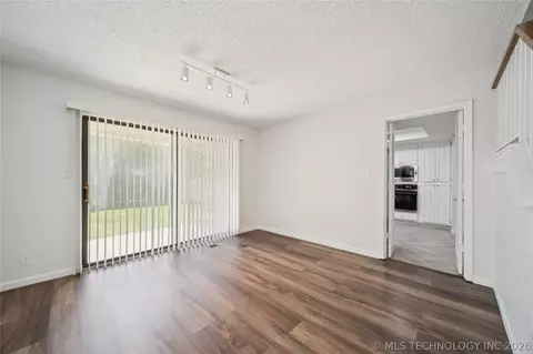 Living - 2948 E 84th Street 39, Tulsa, OK 74137 photo 6 of 8