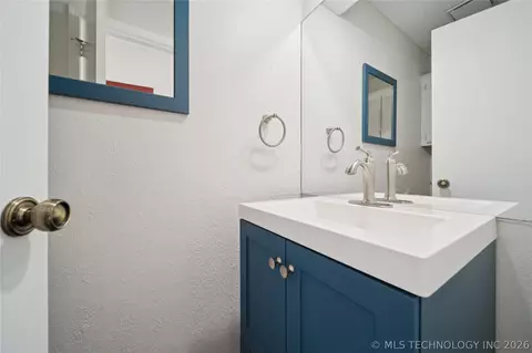 Bath - 2948 E 84th Street 39, Tulsa, OK 74137 photo 1 of 4