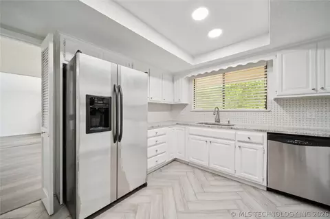 Kitchen - 2948 E 84th Street 39, Tulsa, OK 74137 photo 2 of 3