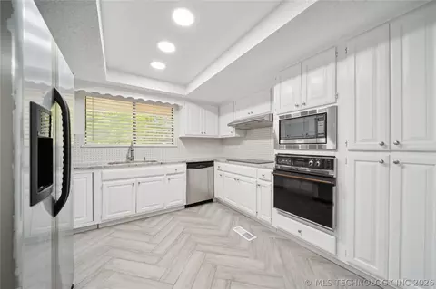 Kitchen - 2948 E 84th Street 39, Tulsa, OK 74137 photo 1 of 3