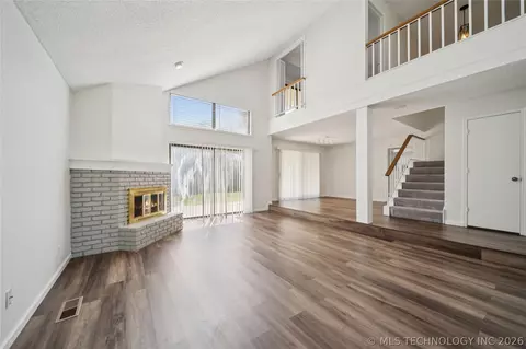 Living - 2948 E 84th Street 39, Tulsa, OK 74137 photo 3 of 8