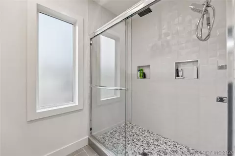 Bath - 1433 E 38th St, Tulsa, OK 74105 photo 6 of 9