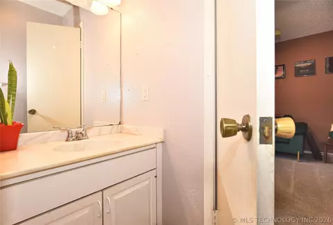 2202 E 55th Court 2202, Tulsa, OK 74105 photo 12