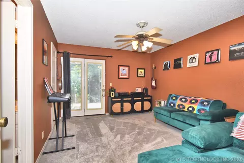 2202 E 55th Court 2202, Tulsa, OK 74105 photo 9