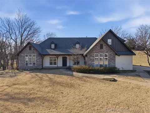 9800 E 510 Rd, Claremore, OK 74019