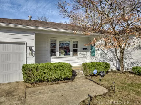 1407 E 52nd Pl, Tulsa, OK 74105 photo 3
