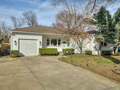 1407 E 52nd Pl, Tulsa, OK 74105 photo 2