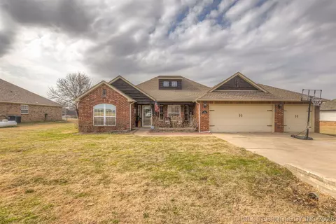 13556 S 235th East Ave, Coweta, OK 74429