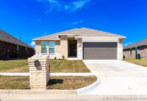 202 S 26th St, Collinsville, OK 74021
