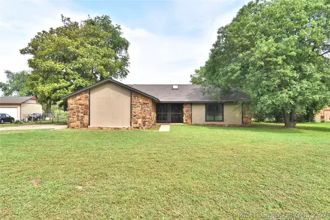 134 Spunky Creek Dr, Catoosa, OK 74015