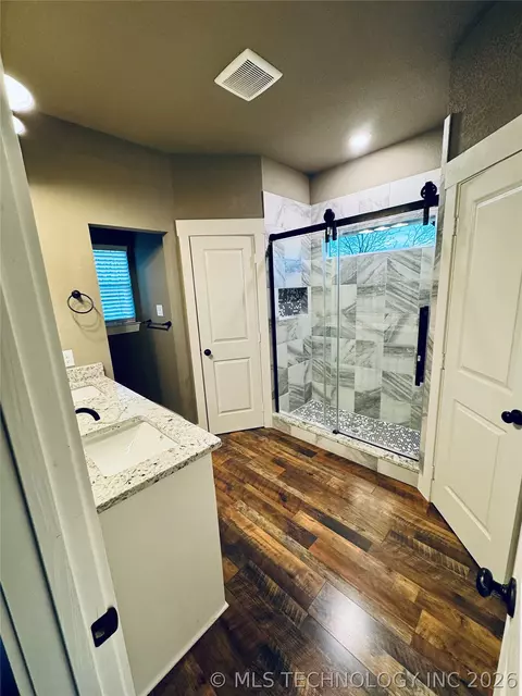 Bath - 116 8th Ave, Colbert, OK 74733 photo 3 of 5