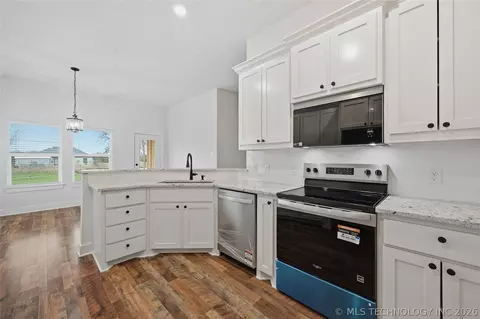 Kitchen - 116 8th Ave, Colbert, OK 74733 photo 1 of 3