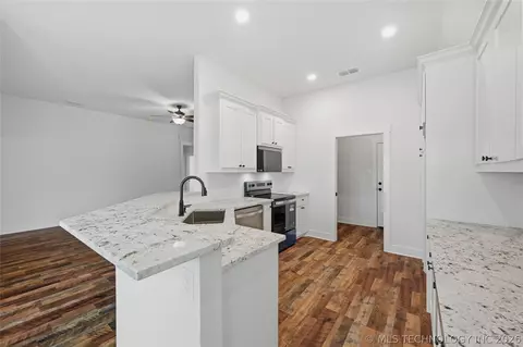 Kitchen - 116 8th Ave, Colbert, OK 74733 photo 3 of 3