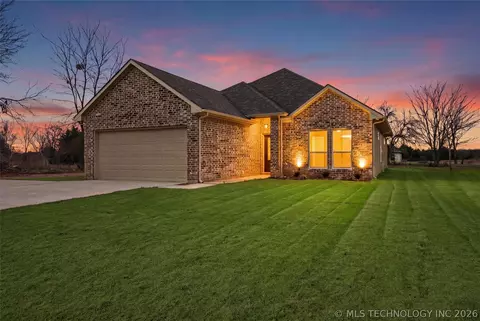Exterior - 116 8th Ave, Colbert, OK 74733 photo 2 of 5
