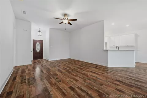 Entry Way - 116 8th Ave, Colbert, OK 74733 photo 1 of 4
